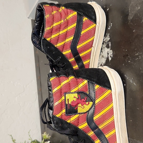 VANS x Harry Potter Gryffindor Thrashed Sk8 Shoe 7.5 Men's 9 Womens - Picture 10 of 15